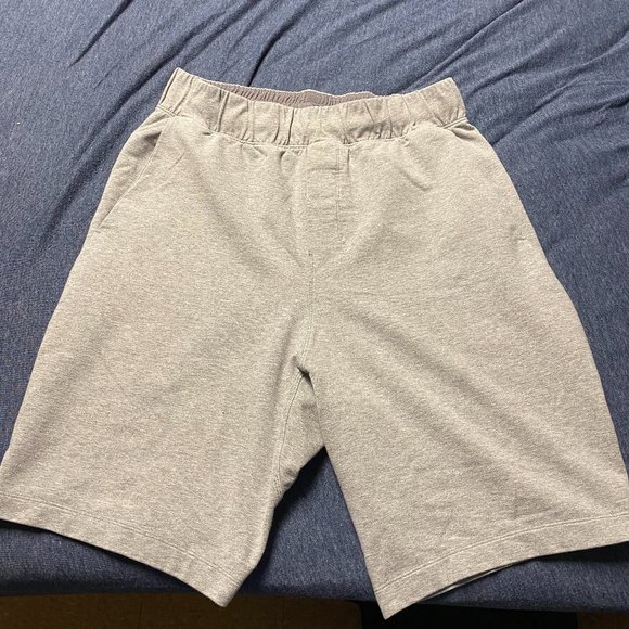 Mens Lululemon Grey sweat shorts 9 inch - Picture 1 of 2